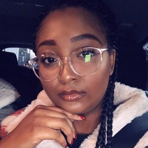 Meet your Posher, Andrina